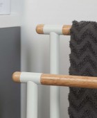 Brix white κρεμάστρα επιδαπέδια Sealskin Επιδαπέδιες Κρεμάστρες