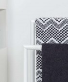Tube white κρεμάστρα επιδαπέδια 2 θέσεων Sealskin Επιδαπέδιες Κρεμάστρες