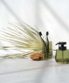 Mood green set δοχείο κρεμοσάπουνου 380 ml & ποτήρι οδοντόβουρτσας Sealskin