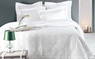 2+1 λευκά είδη για την «ανοιξιάτικη» κρεβατοκάμαρά σας