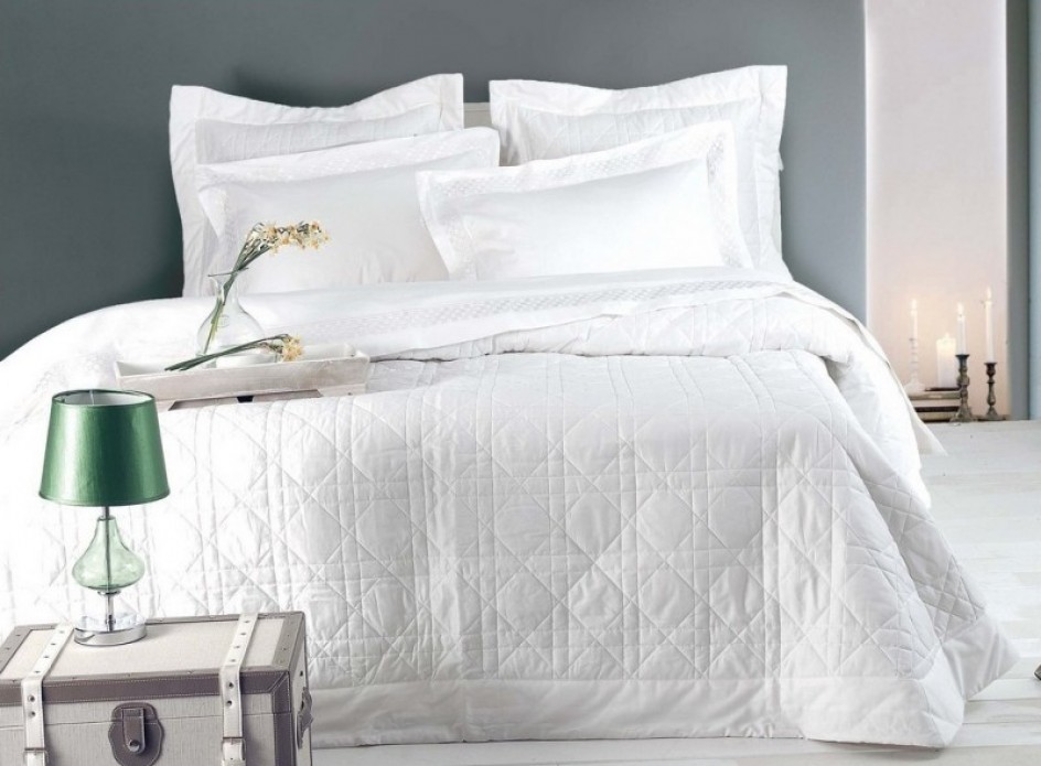 2+1 λευκά είδη για την «ανοιξιάτικη» κρεβατοκάμαρά σας