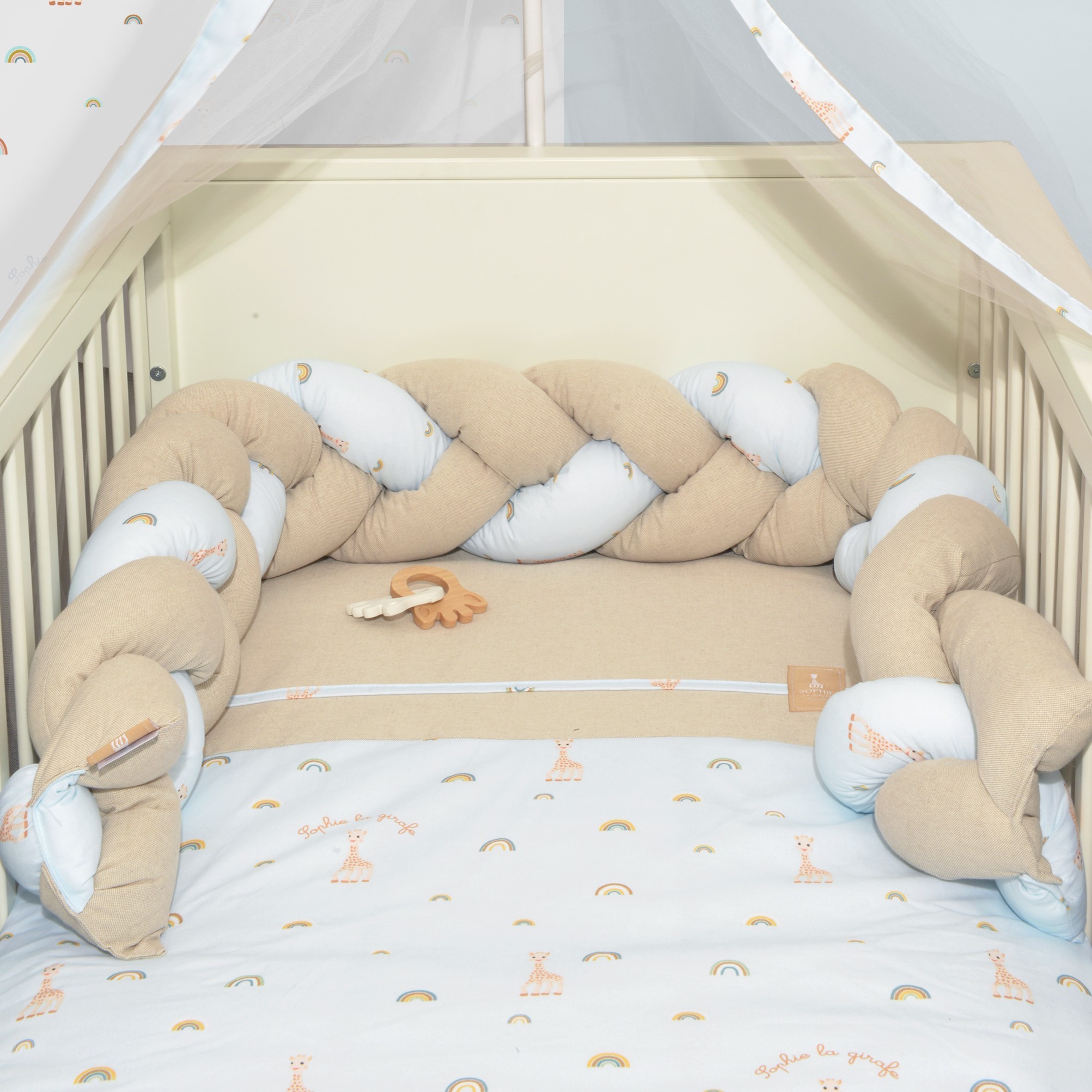 SOPHIE LA GIRAFE Πλεξούδα τριπλή βαμβακερή 20x200cm με Ειδική Εσωτερική Επένδυση Design 504 Sophie La Girafe